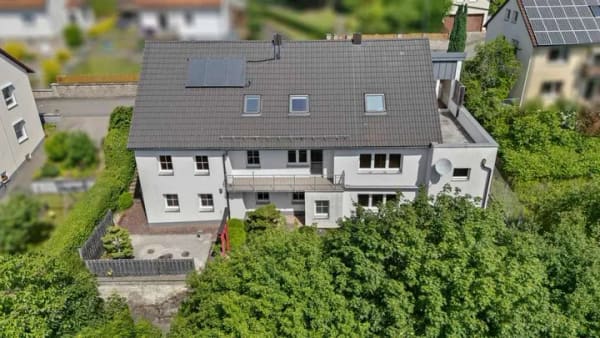 Immobilie in Untersteinach - Panoramatraum! Modernisiertes ZFH mit ELW in ruhiger Lage in Untersteinach (Kulmbach) - Bild 3