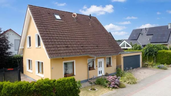Immobilie in Hopsten - Einfamilienhaus mit Doppelgarage und Garten in ruhiger Lage von Hopsten-Halverde - Bild 1