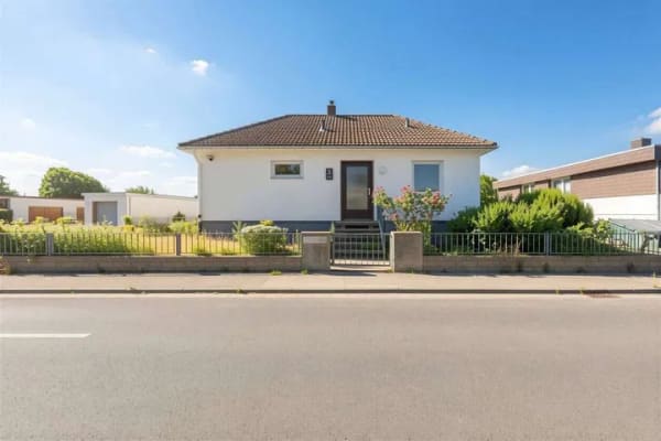 Immobilie in Hungen - Wohnen, wo andere ihre Freizeit verbringen-Einfamilienhaus mit großem Grundstück in Feldrandlage - Bild 0