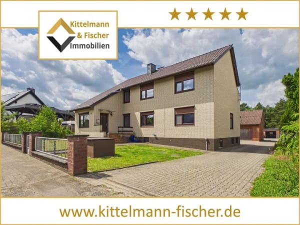 Immobilie in Sassenburg - Anwesen in Stüde | Bernsteinsee fußläufig | 2.047 m² Grundstück | Drei Garagen | Nebengebäude - Bild 0