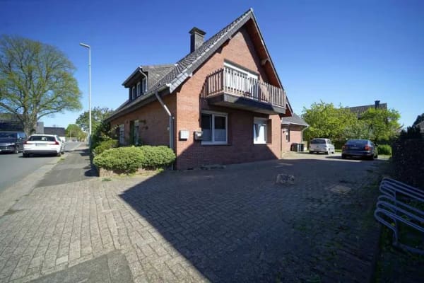 Immobilie in Wesel - Zweifamilienhaus mit viel Platz in Rheinnähe - Bild 0