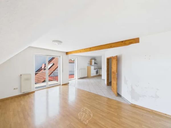 Immobilie in Wiesentheid - Großzügige Obergeschosswohnung mit Balkon, Gartenanteil & Ausbaureserve im Dachgeschoss - Bild 2