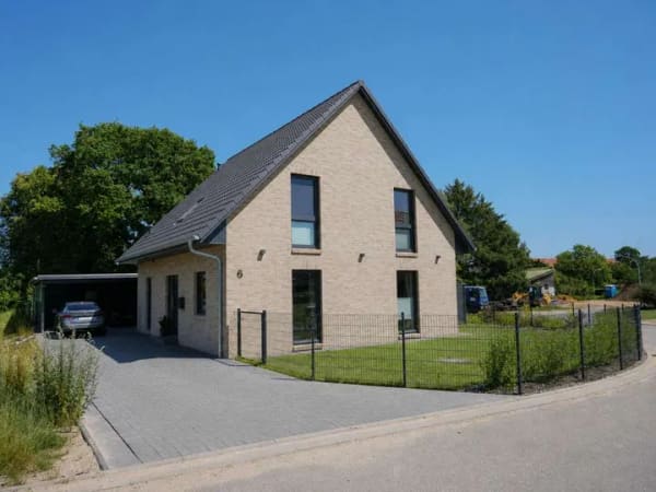 Immobilie in Wrohm - Hochwertiger Neubau zum direkten Einzug I KfW40 EFH mit Photovoltaik auf 734 m² Grundstück in Wrohm - Bild 1