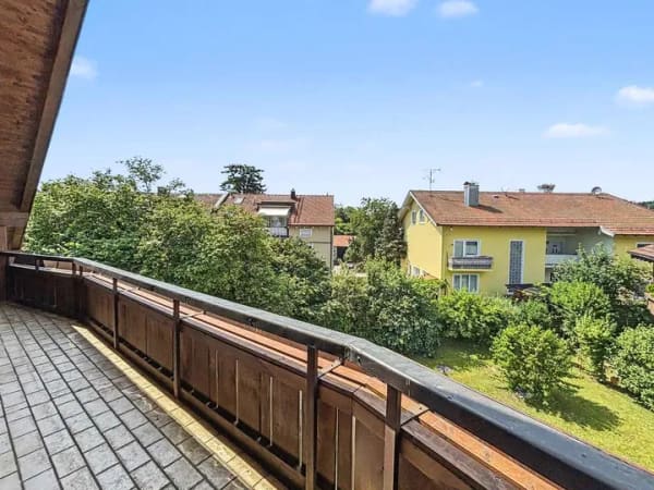 Immobilie in Bad Endorf - Sofort bezugsfreie 2-Zimmer-Dachgeschoss-Wohnung mit Tiefgarage und Balkon in Bad Endorf - Bild 2
