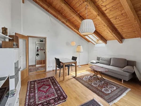 Immobilie in Bad Endorf - Sofort bezugsfreie 2-Zimmer-Dachgeschoss-Wohnung mit Tiefgarage und Balkon in Bad Endorf - Bild 3