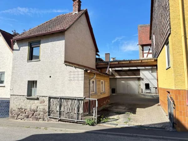 Immobilie in Reiskirchen - Platz, Platz, Platz! Einfamilienhaus mit div. Nebengebäuden, Scheune und Kfz-Hebebühne! - Bild 2