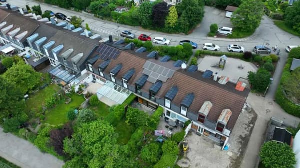 Immobilie in Zorneding - Reihenmittelhaus mit Südgarten und unverbaubarem Blick ins Grüne - Bild 0