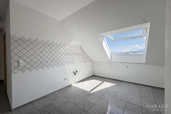 Immobilie in Kolbermoor - Wohnen im historischen Tonwerk - großzügige 4 Zimmer-Dachgeschoss-Wohnung mit Bergblick - Bild 4