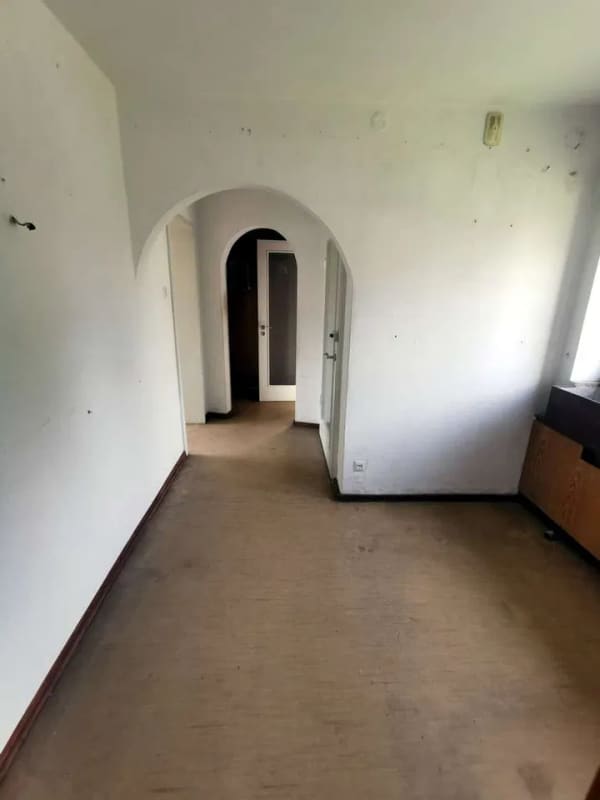 Immobilie in Vilsbiburg - Viel Potenzial in bester Wohnlage – Wohnhaus mit großem Wohnzimmer, Südterrasse und gr.Grundstück - Bild 4