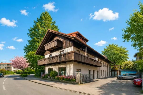 Immobilie in Unterhaching - Sonnige Dachterrassen-Wohnung in Unterhaching – solide vermietet, charmant gelegen,starkes Potenzial - Bild 0