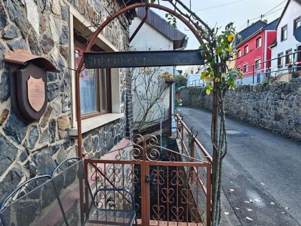 Immobilie in Trechtingshausen - Trechtingshausen - Charmantes Einfamilienhaus mit markanter Bruchsteinfassade in Rheinstrand-Lage - Bild 2