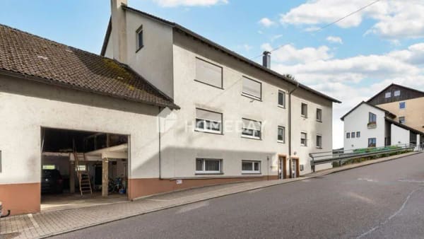 Immobilie in Stühlingen - Panoramablick über das Tal: Ihr neues Generationenhaus mit PV & starker Rendite - Bild 1