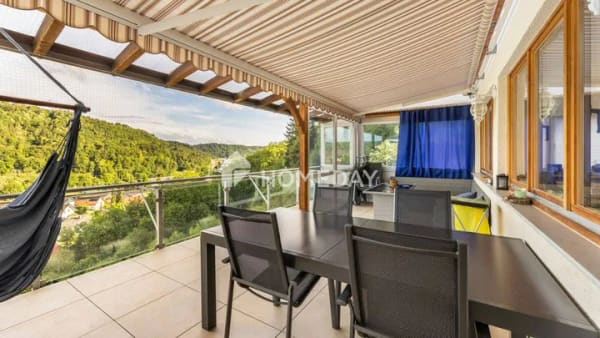 Immobilie in Stühlingen - Panoramablick über das Tal: Ihr neues Generationenhaus mit PV & starker Rendite - Bild 3