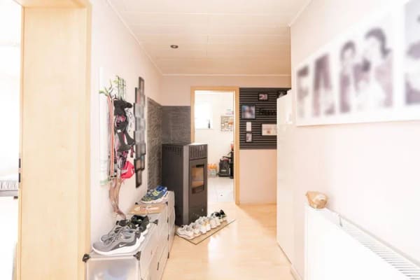 Immobilie in Mellrichstadt - Mellrichstadt-Frickenhausen: Gepflegtes 1-2-Familienhaus mit Garten und Ausbaupotenzial - Bild 1