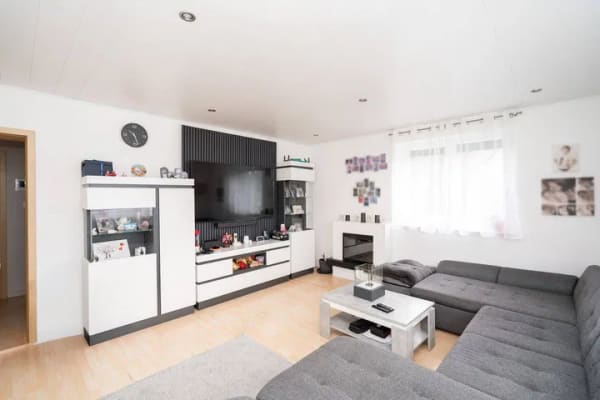 Immobilie in Mellrichstadt - Mellrichstadt-Frickenhausen: Gepflegtes 1-2-Familienhaus mit Garten und Ausbaupotenzial - Bild 2