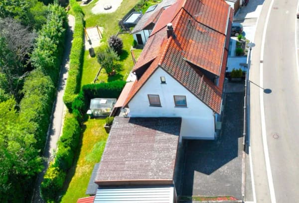 Immobilie in Oberkochen - DiePanoramastraße wird Ihrem Namen gerecht. Dieses vielseitige Objekt in ruhiger, familienfreundlicher Lage vereint großzügiges Wohnen für die Familie - Bild 2