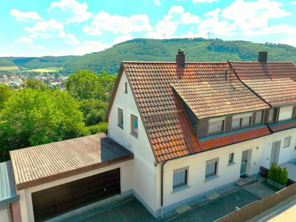 Immobilie in Oberkochen - DiePanoramastraße wird Ihrem Namen gerecht. Dieses vielseitige Objekt in ruhiger, familienfreundlicher Lage vereint großzügiges Wohnen für die Familie - Bild 4