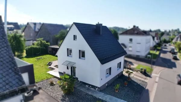 Immobilie in Selters (Westerwald) - Viel Haus für Ihre Ideen mit bereits umfangreichen Modernisierungen - Bild 0