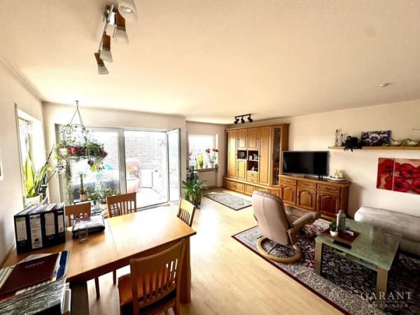 Immobilie in Dornstetten - Lichtdurchflutete 3,5-Zimmer-Wohnung mit Wintergarten-Balkon, Garage und Keller in Dornstetten - Bild 1