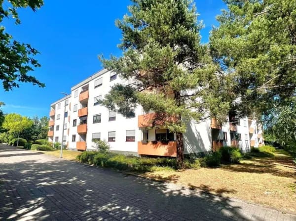 Immobilie in Kaiserslautern - KL – Uni-Wohngebiet - Vermietete Eigentumswohnung mit 4 Zimmern, Küche, Bad, Balkon und TG-Stellpl. - Bild 0