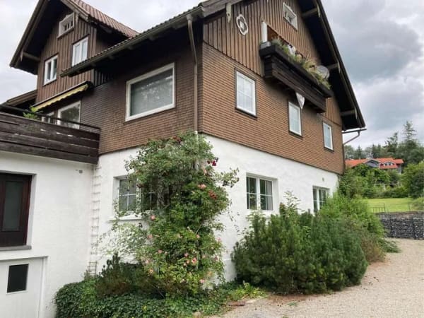 Immobilie in Heimenkirch - VIELSEITIGES MEHRFAMILIENHAUS MIT  GEWERBEMÖGLICHKEIT UND  AUSBAUPOTENZIAL - Bild 1