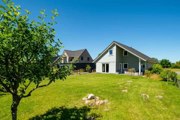 Immobilie in Drage - Optisch und energetisch eindrucksvoll: modernes Einfamilienhaus mitten in der Ferienregion. - Bild 2