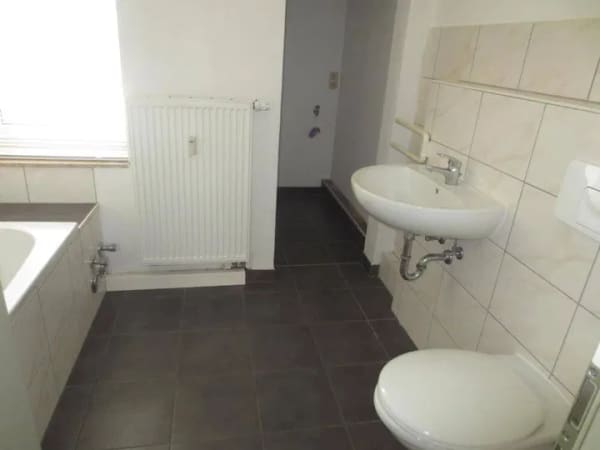 Immobilie in Lengenfeld - Objekt-Nr.: 32124 - Paketangebot! 2 vermietete 2-Zimmer-ETW mit Wanne und Balkon in Denkmalschutzobjekt Lengenfeld - Bild 4
