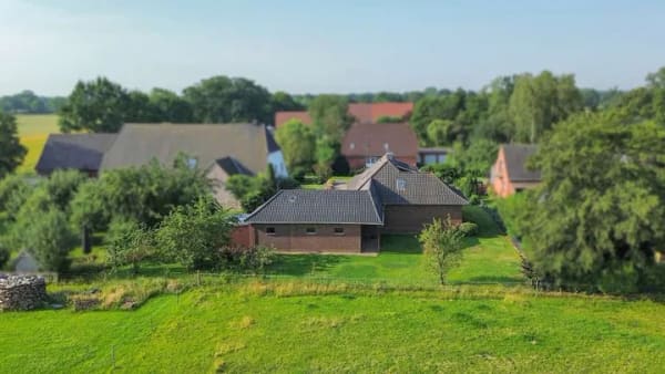 Immobilie in Riede - Wohnen in idyllischer Ortsrandlage von Riede
- Einfamilienhaus mit Potenzial und viel Platz - Bild 2
