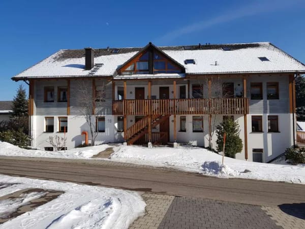 Immobilie in Höchenschwand - Exklusive Maisonette mit zwei getrennten Wohnbereichen – (67m² + 56 m²),  2 TG-Stellplätze - Bild 1