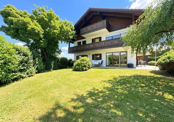 Immobilie in Gstadt am Chiemsee - Ankommen und wohlfühlen – Stilvolle Erdgeschosswohnung in Chiemsee-Nähe - Bild 0