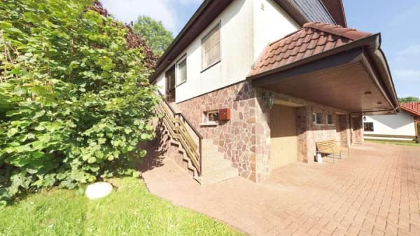 Immobilie in Wolfhagen - Mehr Raum. Mehr Möglichkeiten. Mehrgenerationenhaus mit Einliegerwohnung und 3 Garagen - Bild 3