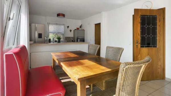 Immobilie in Wolfhagen - Mehr Raum. Mehr Möglichkeiten. Mehrgenerationenhaus mit Einliegerwohnung und 3 Garagen - Bild 4