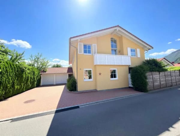 Immobilie in Pfronten - Exklusives Mehrfamilienhaus mit Pool, Sauna und Alpenpanorama in Bestlage von Pfronten - Bild 0