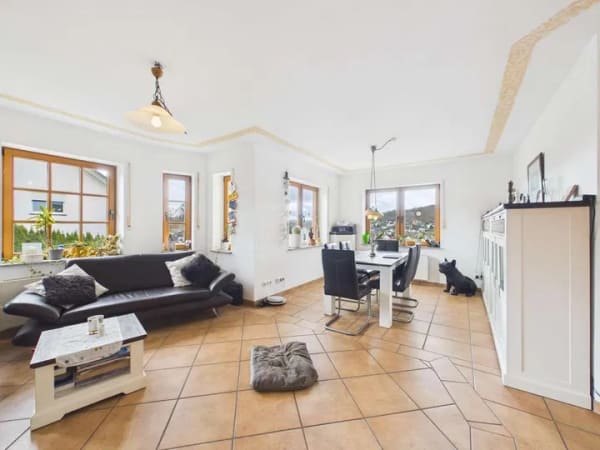 Immobilie in Netphen - Familienparadies mit Weitblick. Großzügiges Zweifamilienhaus mit Garten & Terrassen - Bild 1