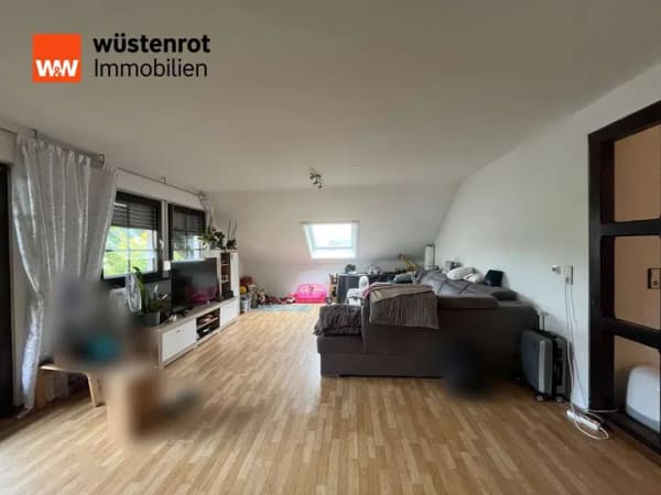 Immobilie in Eppertshausen - Modernisierte Dachgeschosswohnung mit Balkon, Stellplatz und Fußbodenheizung - Bild 1