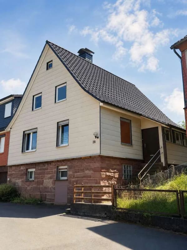 Immobilie in Dielmissen - Doppelhaushälfte | 117 m² | 6 Zimmer | Vollkeller | Dach & Elektro bereits erneuert - Bild 0