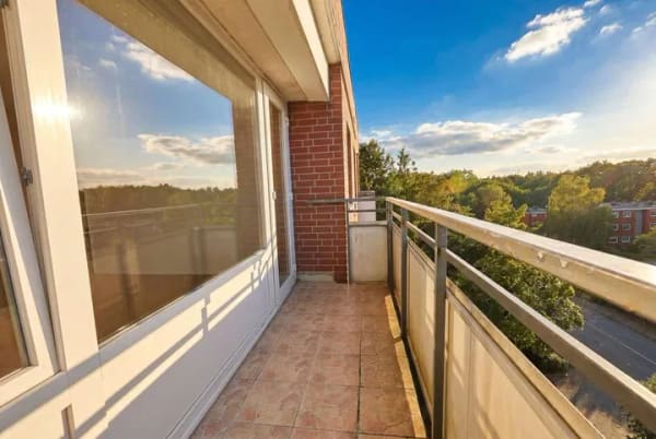 Immobilie in Henstedt-Ulzburg - Bezahlbar wohnen oder vermieten: 1-Zimmer mit Balkon & Aufzug | Rhen | 2014 neue Fenster - Bild 1
