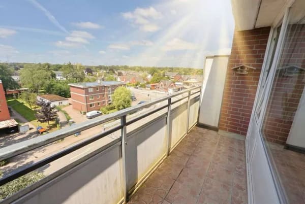 Immobilie in Henstedt-Ulzburg - Bezahlbar wohnen oder vermieten: 1-Zimmer mit Balkon & Aufzug | Rhen | 2014 neue Fenster - Bild 4
