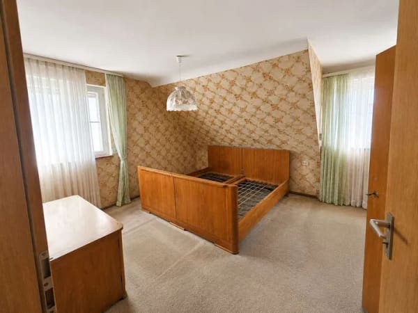 Immobilie in Herrenberg - Seltene Gelegenheit in Herrenberg-Kernstadt: Vollerschlossenes Grundstück mit solidem Zweifamilienha - Bild 3