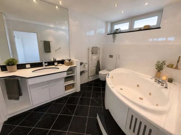 Immobilie in Bergrheinfeld - Außergewöhnlich großzügige 3-4-Zimmer-Eigentumswohnung mit Wellnessbad, zwei Wintergärten, EBK - Bild 4