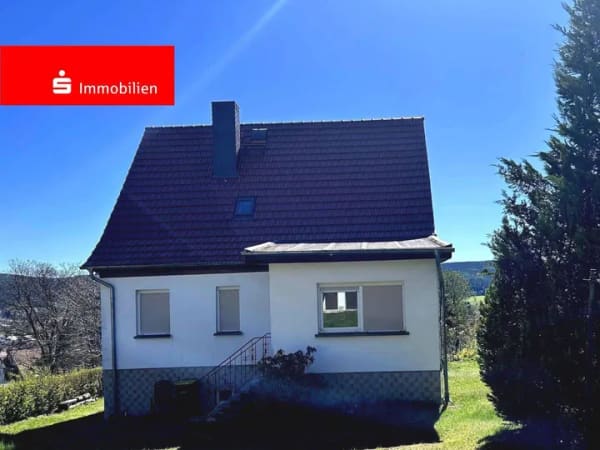 Immobilie in Tambach-Dietharz - Freistehendes Einfamilienhaus mit 2 Garagen in ruhiger Ortsrandlage mit traumhaften Ausblick - Bild 0