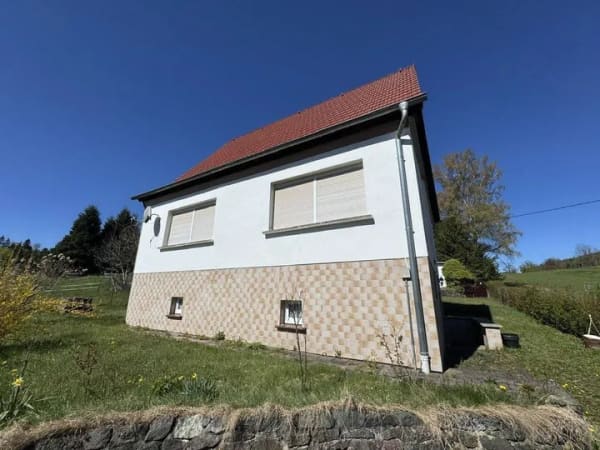 Immobilie in Tambach-Dietharz - Freistehendes Einfamilienhaus mit 2 Garagen in ruhiger Ortsrandlage mit traumhaften Ausblick - Bild 3