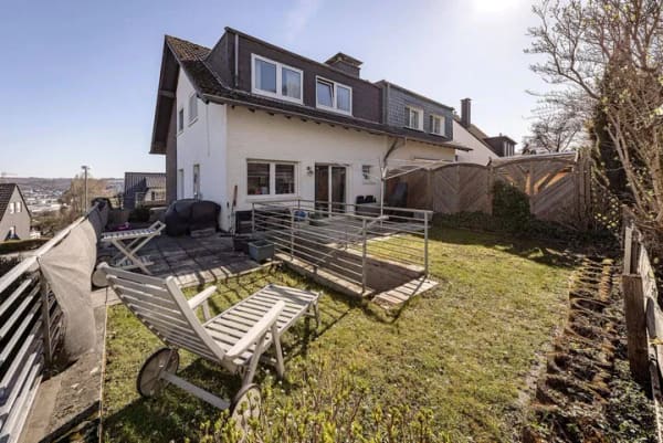 Immobilie in Schwelm - Einfamilienhaus mit Einliegerwohnung und Fernblick - Platz für Familie, Generationen oder Vermietung - Bild 1