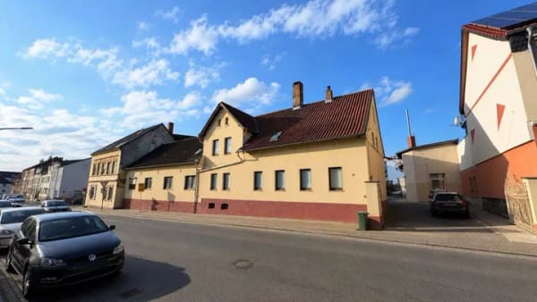 Immobilie in Schöningen - 8,9 % Rendite: 4-Parteienhaus mit 4 Garagen - Bild 0
