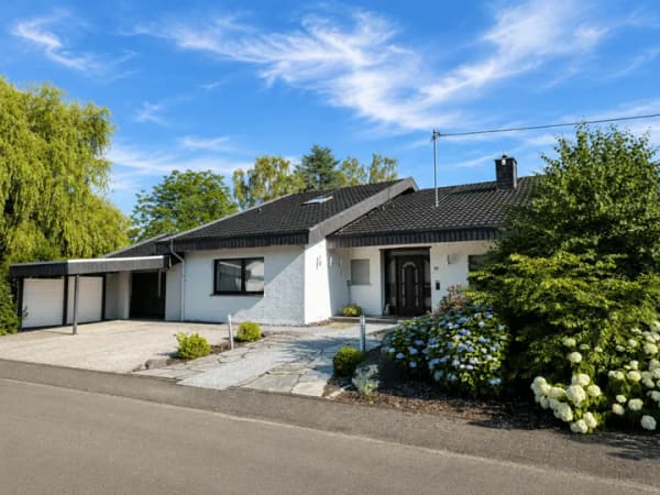 Immobilie in Flammersfeld - Exklusives Architektenhaus in unverbaubarer Randlage - Bild 1