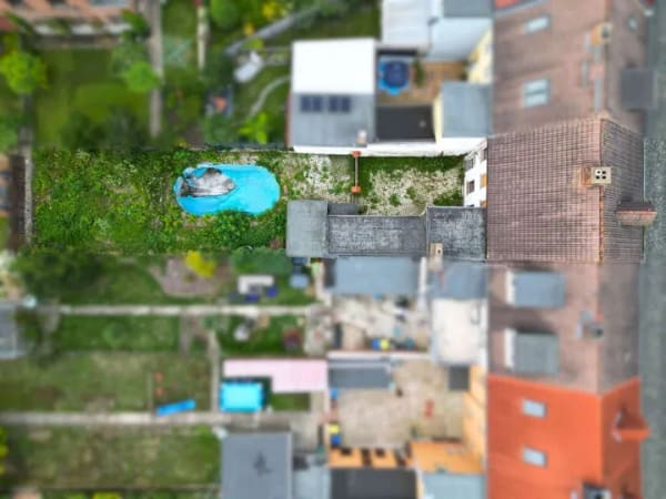 Immobilie in Nienburg (Saale) - Ideal für Familien: Zwei Einheiten, Garten & Ausbauoption! - Bild 1