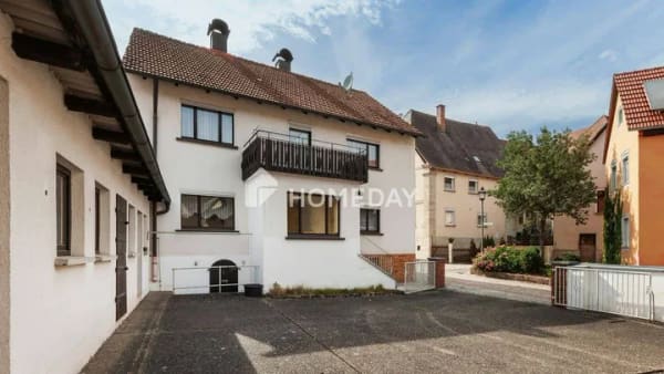 Immobilie in Schönbrunn i.Steigerwald - Großzügiges Einfamilienhaus mit Kamin, Balkon, Garage und großem Gestaltungspotenzial in Schönbrunn - Bild 0