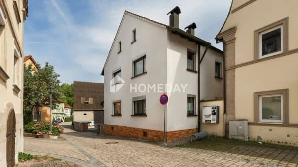 Immobilie in Schönbrunn i.Steigerwald - Großzügiges Einfamilienhaus mit Kamin, Balkon, Garage und großem Gestaltungspotenzial in Schönbrunn - Bild 1