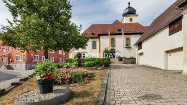 Immobilie in Schönbrunn i.Steigerwald - Großzügiges Einfamilienhaus mit Kamin, Balkon, Garage und großem Gestaltungspotenzial in Schönbrunn - Bild 3