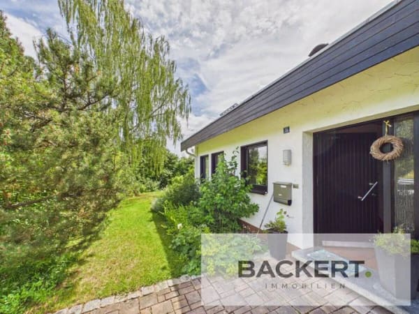 Immobilie in Mainleus - Architektonisch reizvoller Bungalow inmitten einer grünen Oase! - Bild 1